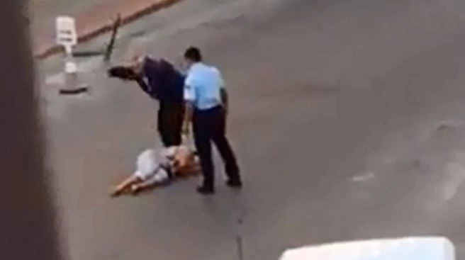Sokak ortasında dehşet! 2 polis açığa alındı!
