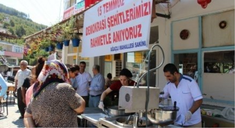 Söke?de demokrasi şehitleri için lokma döküldü