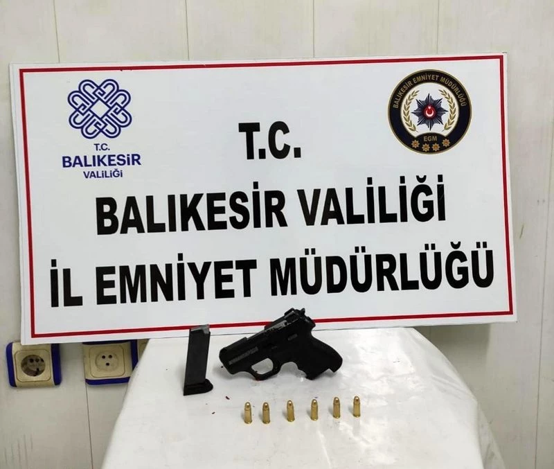 Son dakika 3. sayfa: Balıkesir`de polisten 4 zanlıya gözaltı
