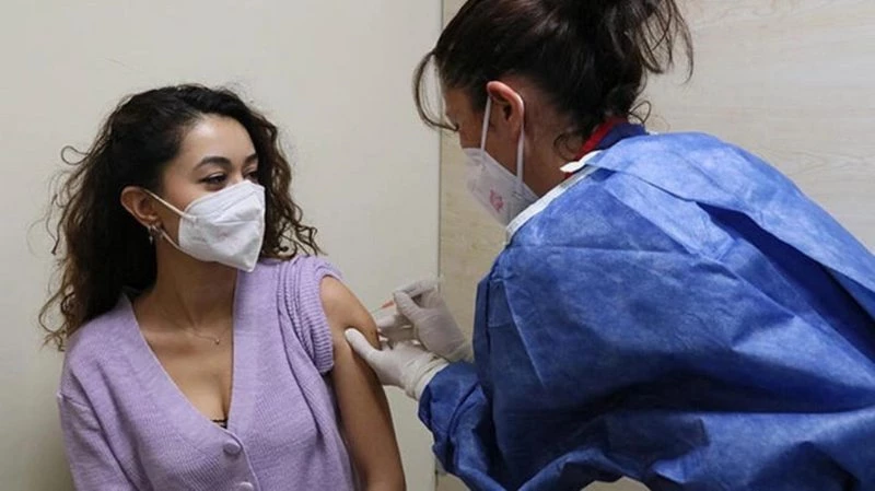 Son Dakika: 40 yaş üzerindeki tüm branş öğretmenler aşılanmaya başlıyor