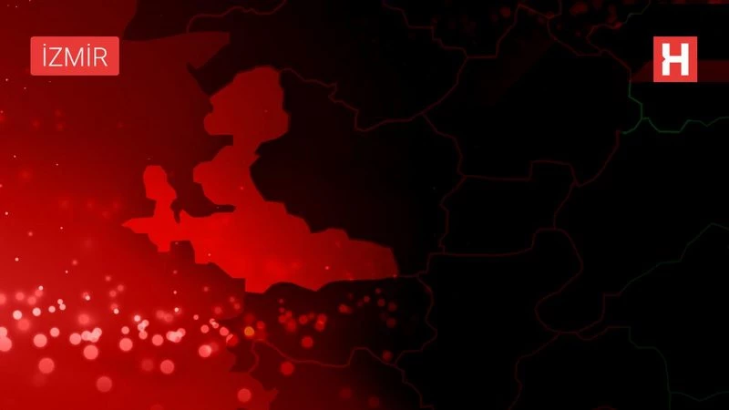 Son dakika haber! İzmir`de tarihi binanın çatısında çıkan yangın söndürüldü
