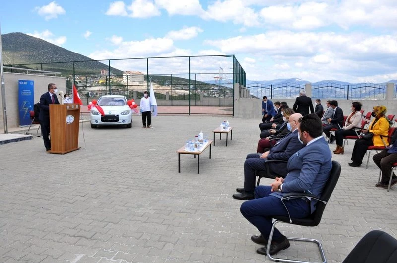 Son dakika haberi... Meslek liselilere elektrikli araç hibe edildi
