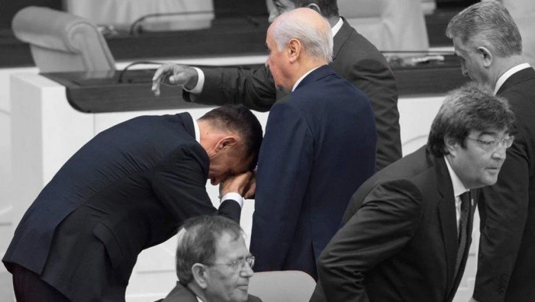Son dakika: İYİ Parti ile MHP arasında el öpme tartışması