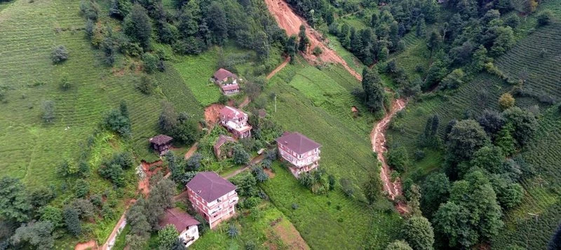 Son dakika... Rize`de 1 ev çöktü, 22 ev boşaltıldı
