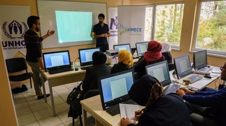 Suriye'li mültecilere 25 milyar dolar harcadık