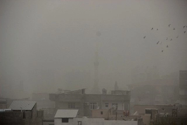 Suriye Üzerinden Gelen Toz Bulutu Şanlıurfa`yı Etkisi Altına Aldı