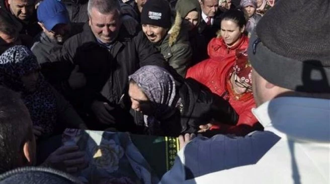TABUT AÇILDI, KIZININ YÜZÜNÜN SON KEZ GÖRDÜ!