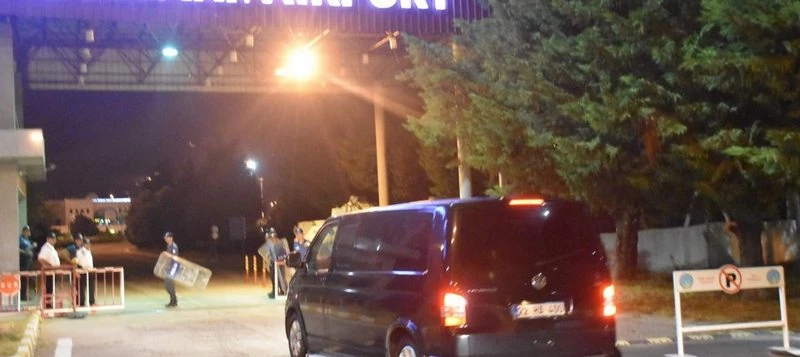 Tahliye edilen Yunan askerlere özel uçak