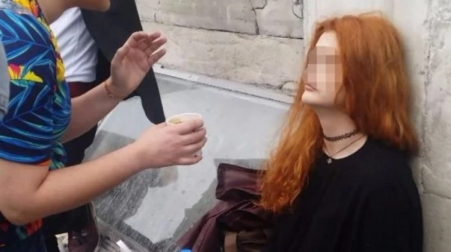 Taksim`de genç kızın içler acısı hali!