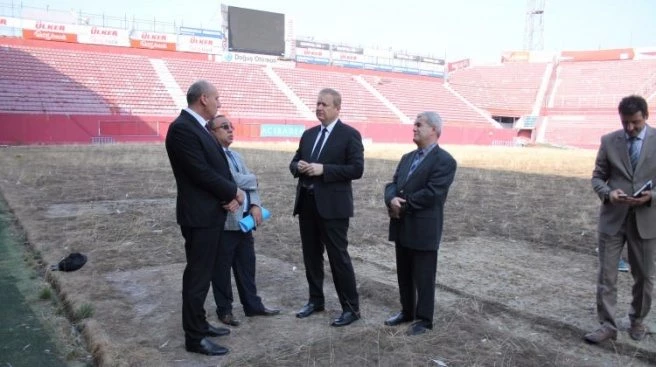Tarihi stadyum yıkılıyor!
