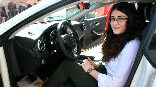 Tek dersten kaldı, son model otomobil kazandı