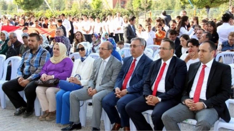 Tekden Ortaokulu Yeni Eğitim-öğretim Yılına `Merhaba` Dedi