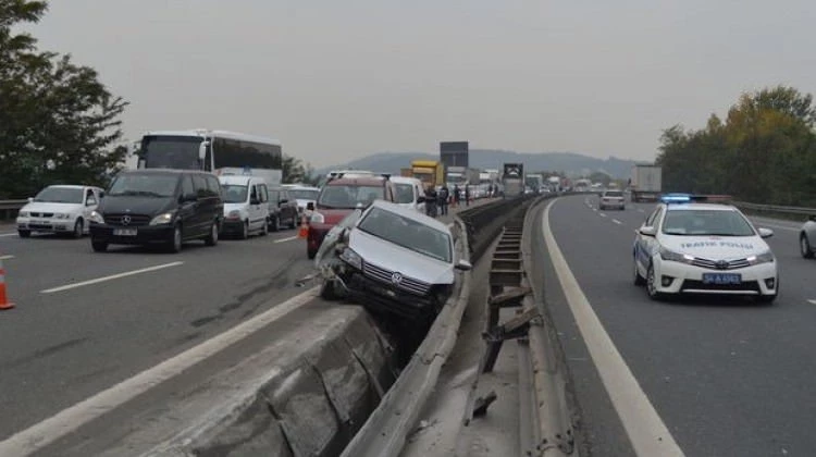 TEM Otoyolu'nda trafik kazası: 2 yaralı