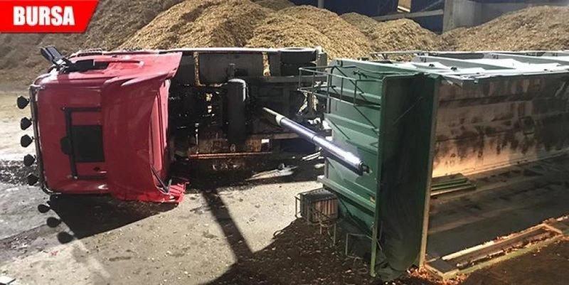 TIR YAN YATTI SÜRÜCÜ ÖLÜMDEN DÖNDÜ
