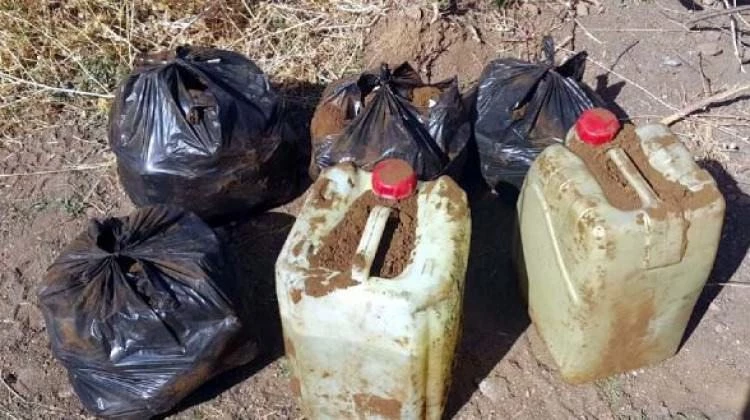 Toprağa gömülü molotof malzemesi ele geçirildi