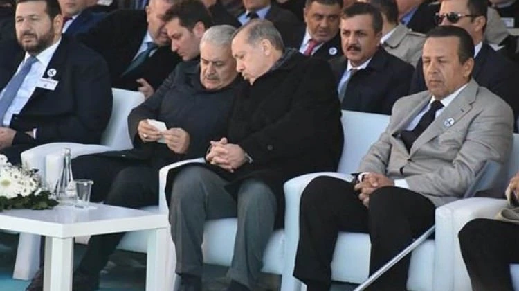 Tören'de dikkat çeken kare! Uzun uzun anlattı