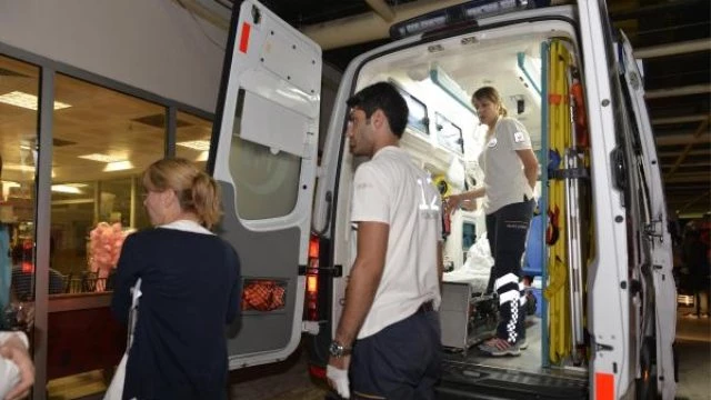 Trafik Kazası Geçiren Yaralı, Sağlık Ekiplerine Saldırdı
