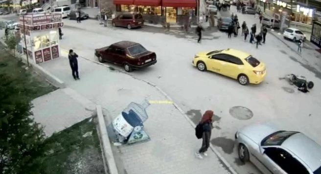 Trafikte dikkatsizliğin faturası ağır oldu İşte MOBESE?ye yansıyan ilginç kazalar