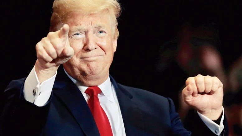 TRUMP`A SARI KART