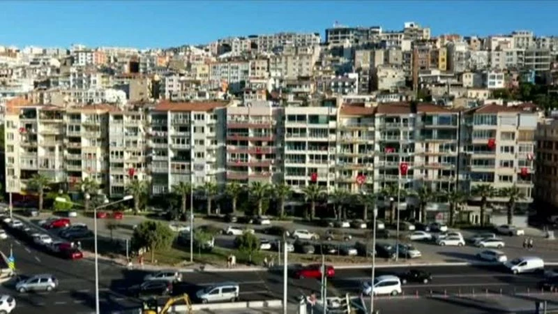 Tüm yurtta saat 19.19`da İstiklal Marşı okundu