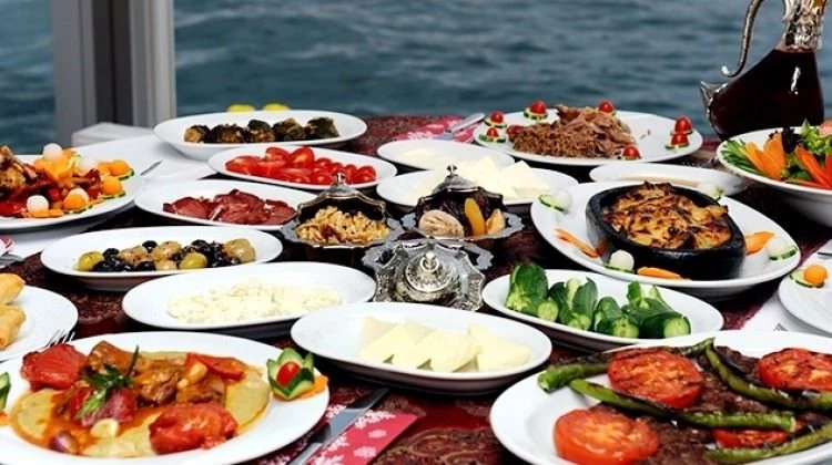 Turistler 1,1 milyar dolarlık yemek yedi!
