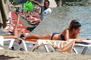 Turistler Ekim ayında buzlu suyla serinliyor