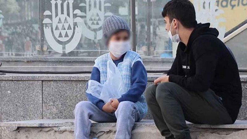 Türkiye`yi ağlatan videosu kurgu çıkan YouTuber hakkında yakalama kararı