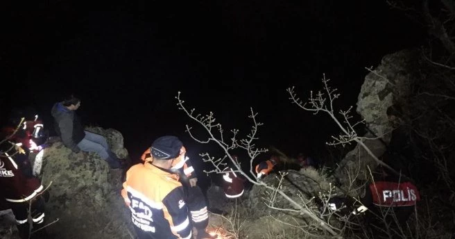 Uçurumda mahsur kaldı, 6 saat sonra kurtarıldı