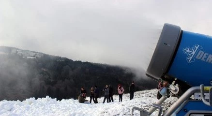 Uludağ?a mevsiminden önce kar yağdırdılar