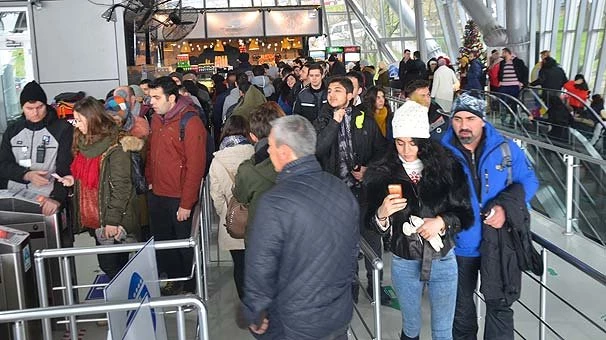 Uludağ`da adım atacak yer kalmadı! Kuyruklar oluştu