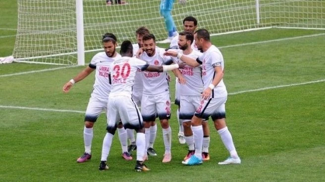Ümraniyespor 90`da güldü!