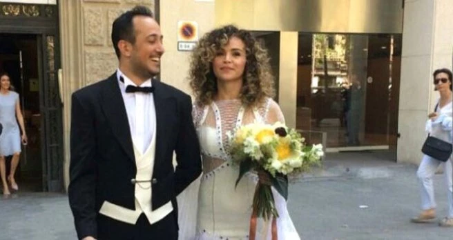 Ünlü Oyuncu Sarp Apak Evlendi Eşinin Gelinliği Rüya Düğünün Önüne Geçti