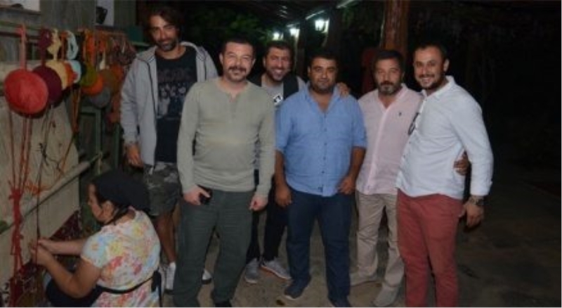 Ünlü oyuncular çocukluklarına döndü