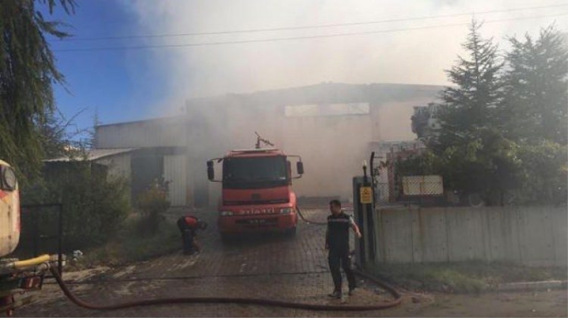 Uşak'ta iplik fabrikasında yangın
