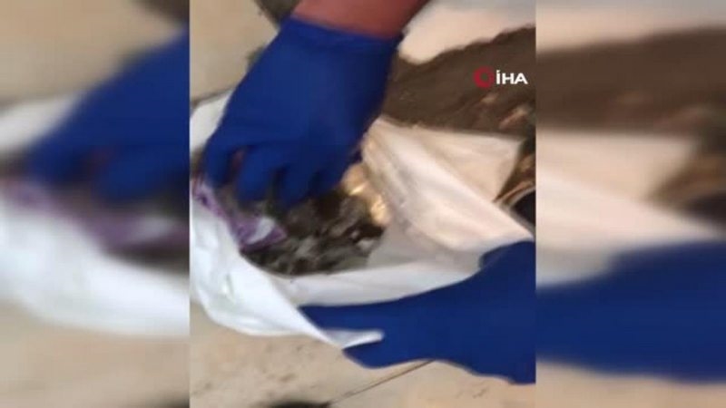 Uyuşturucuyu tuvalet deliğine saklamışlar