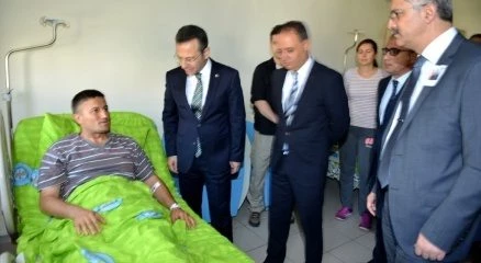 Vali Aksoy çatışmada yaralanan askerleri ziyaret etti