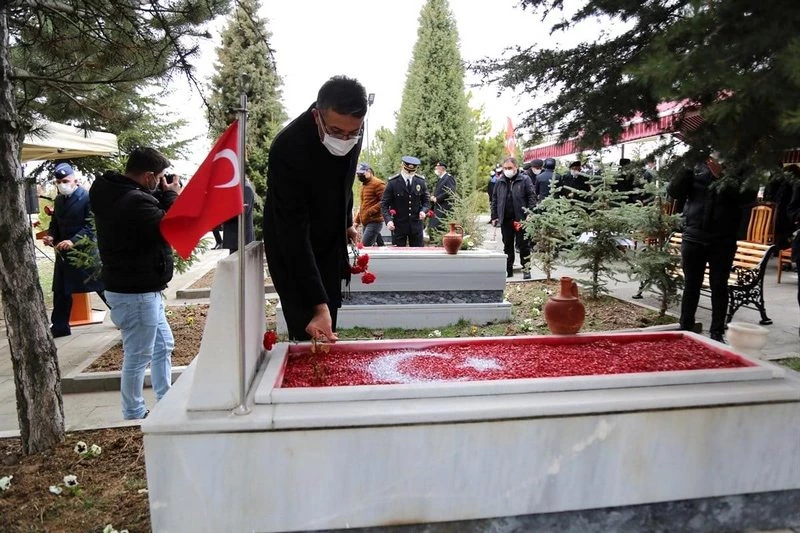 Vali Çelik, Polis Şehitliğini ziyaret etti