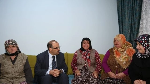 Vali İsmail Ustaoğlu, Engelsiz Yaşam Merkezi`ni Ziyaret Etti