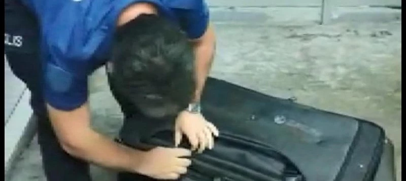 Valizden çıktı... Polis şaştı kaldı