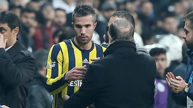 Van Persie`den ceza isyanı! `Daha önce görmedim..`