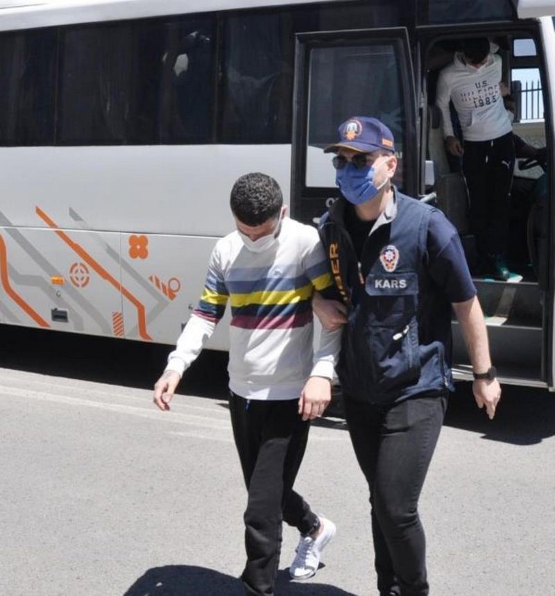 Vatandaşları dolandıran bahis çetesine operasyon: 17 gözaltı