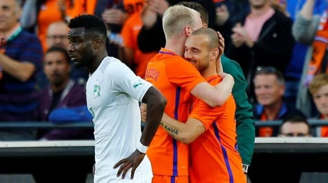 Wesley Sneijder tarihi değiştirdi!