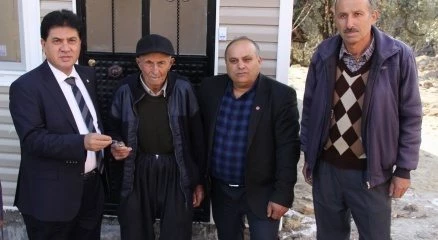 Yangında evini kaybeden 92 yaşındaki Hasan dedeye prefabrik ev