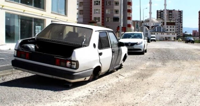 Yedek Parçası Eksik Olan Bu Arabaya Geliyor