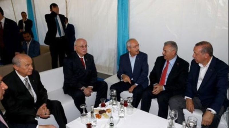 Yenikapı`da liderlerin çok konuşulan o fotoğrafının ayrıntıları
