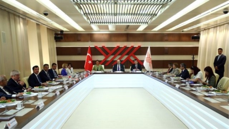 YÖK Başkanı Saraç`tan Büyükelçilere `Eğitim Aksamayacak` Mesajı