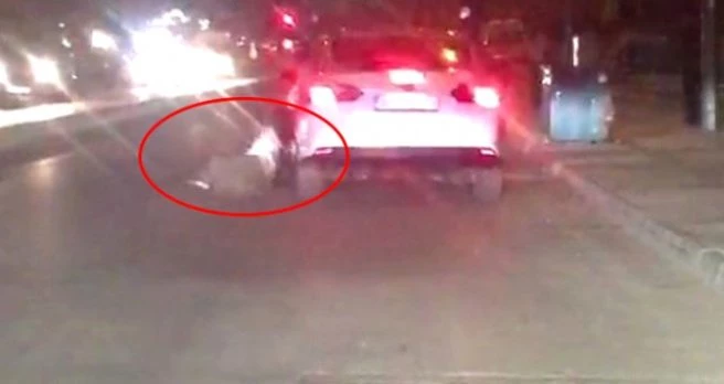 Yol Ortasında Dehşet Kadını Önce Arabaya Bindirmeye Çalıştılar Sonra Sürüklediler