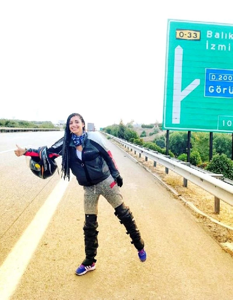 Yöneticiliği bıraktı, otostopla dünya turuna çıktı