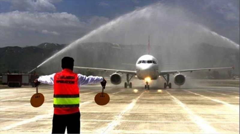 Yüksekova`da operasyon bitti, gözler havalimanında