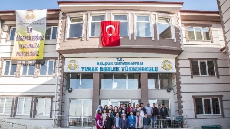 Yunak Meslek Yüksek Okulu Eğitim Öğretime Başladı